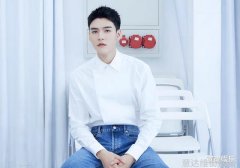 欧美明星夏季街拍-阳光下的时尚之星
