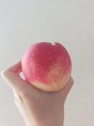 街头潮流热门单品引领时尚风潮