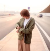 唐艺昕终于换新发型奶奶绿外加空气