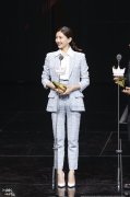 江疏影真富豪仅仅一身粗呢套装就要6万5一般人想